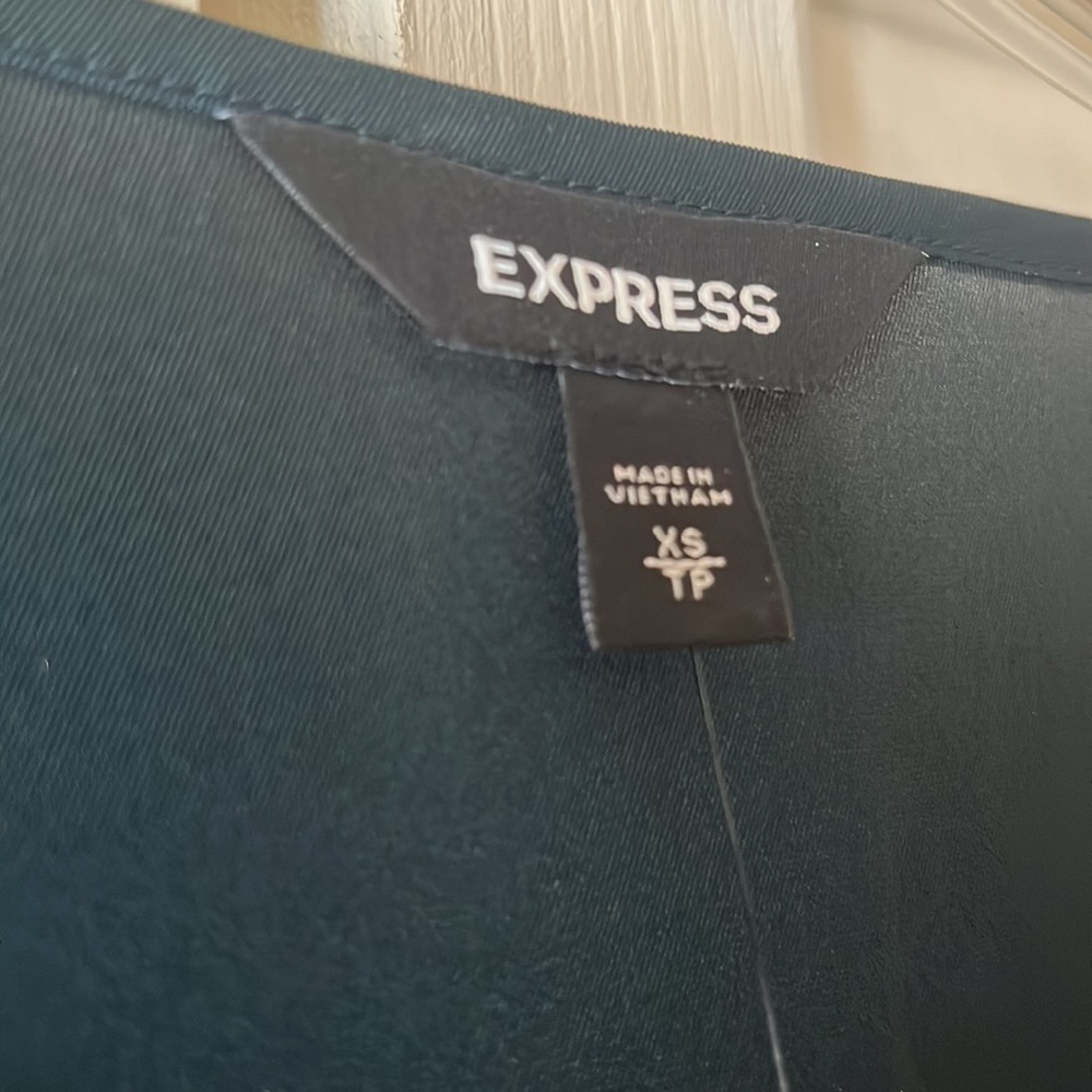 Express Blouse - Picture 2 of 6